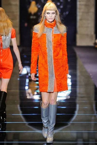 Look 27